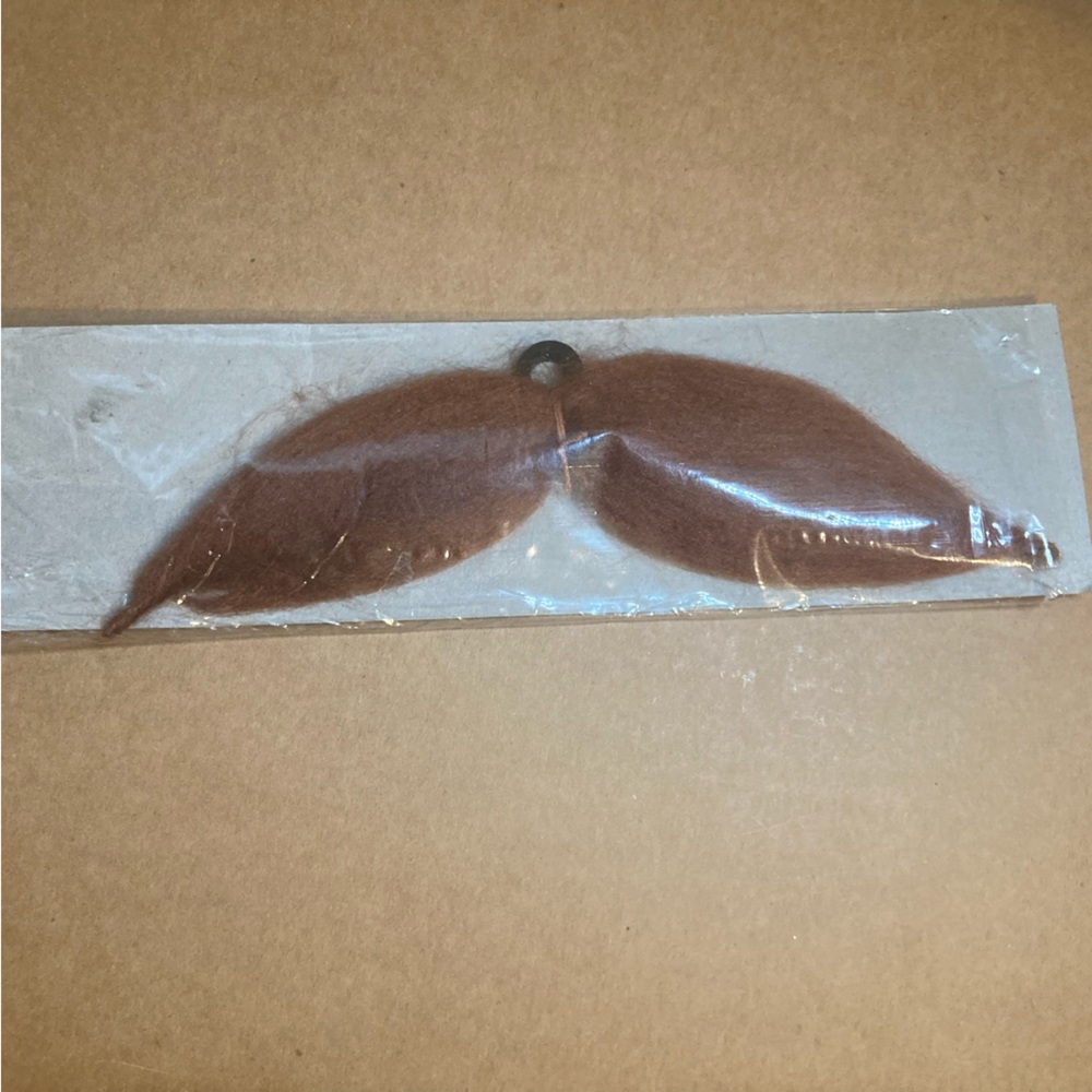 🟢 Fake mustache